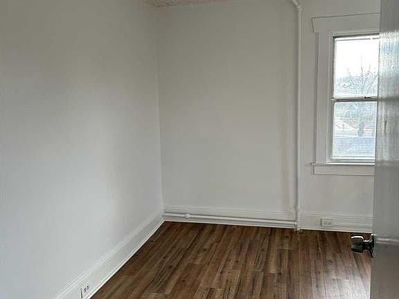 2nd image of 400 Lincoln Ave