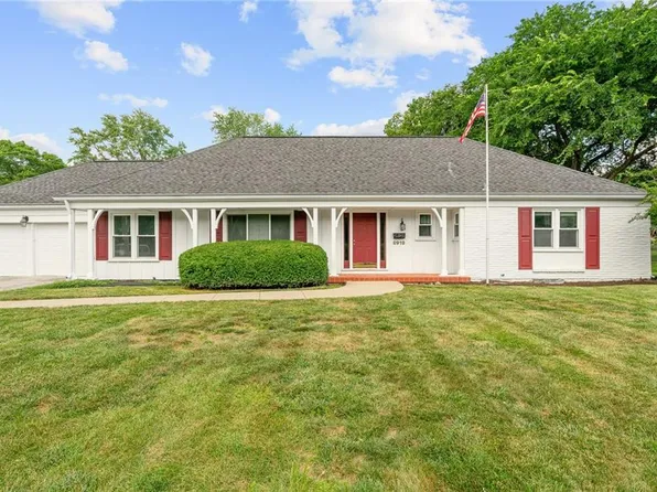 8919 Mission Rd, Leawood, KS 66206