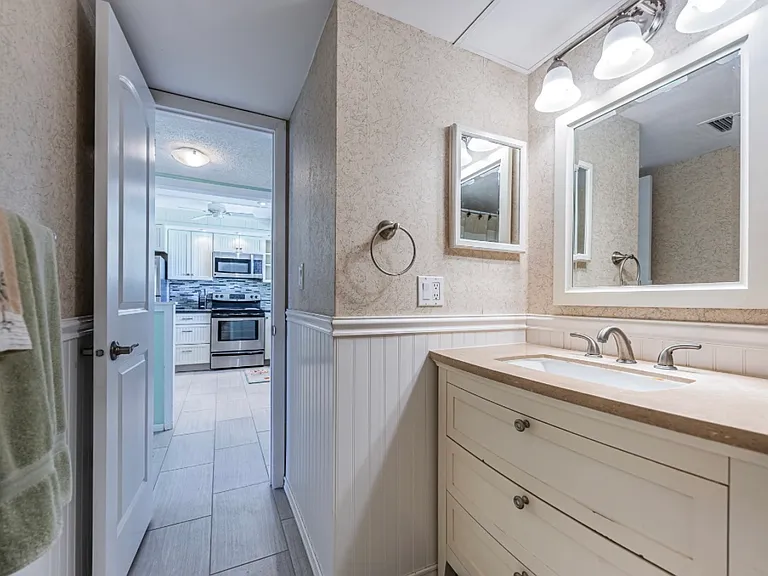 4750 Cove Cir #304 — Photo 8