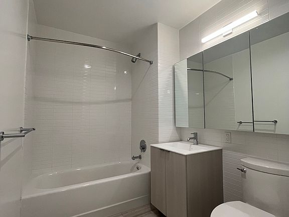 4th image of 29-22 Northern Blvd #1605