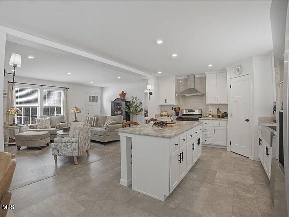 5th image of 68 Gronczniak Road