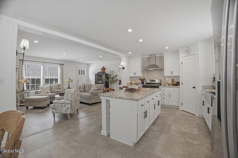 5th image of 68 Gronczniak Road