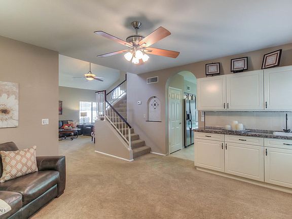 5th image of 69 E Dawn Dr