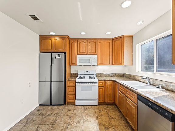 5th image of 260 Acacia St