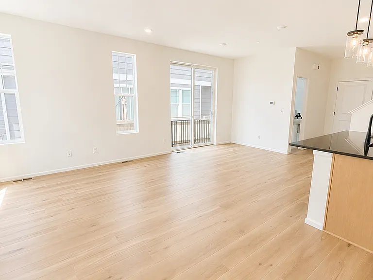 300 Nighthawk St — Photo 4