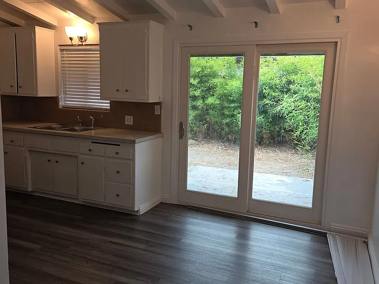 560 E Oakland Ave — Photo 20