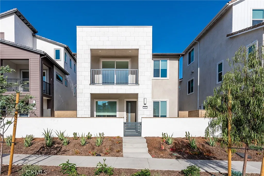 3 bed, 2.5 bath, 2138 sqft, $5,150 — Photo 1