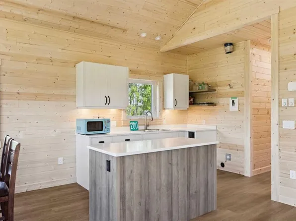 200 W Fawn Hills Dr, Bragg Creek, AB T0L 0K0