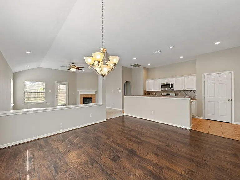 1014 Cavern Brook Ln — Photo 9