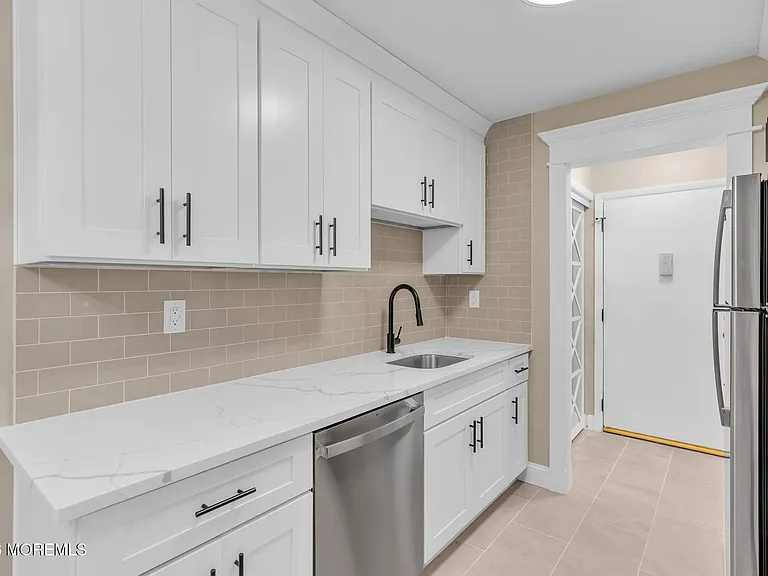 168 Amberly Dr #D — Photo 14