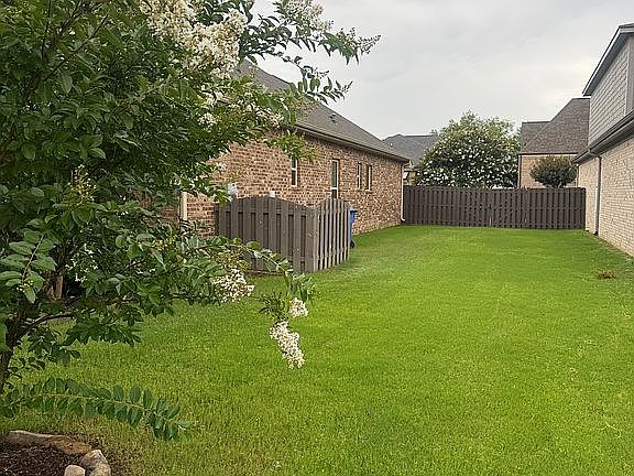 3rd image of 802 Park Pl