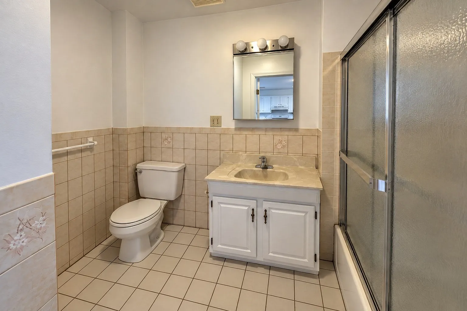 2 bed, 1.0 bath, 1200 sqft, $3,500 — Photo 3