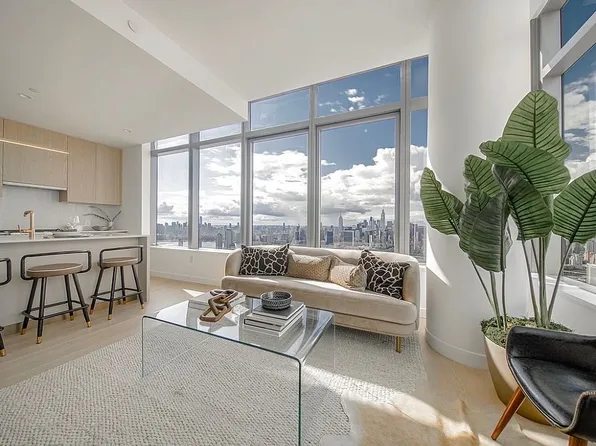 3 Court Sq #Penthouse 402, Long Island City, NY 11101