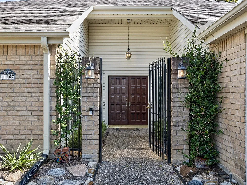 12107 Burgoyne Dr