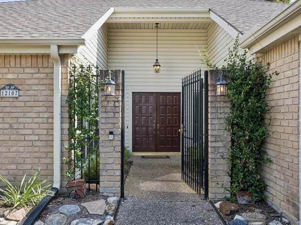 12107 Burgoyne Dr, Houston, TX 77077