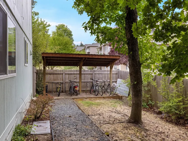 369 Glenn St — Photo 16