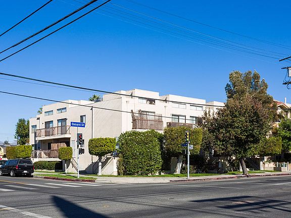 2nd image of 12653 Oxnard St APT 8