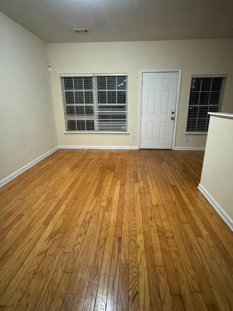 3 bed, 2.5 bath, 1528 sqft, $1,850 — Photo 2