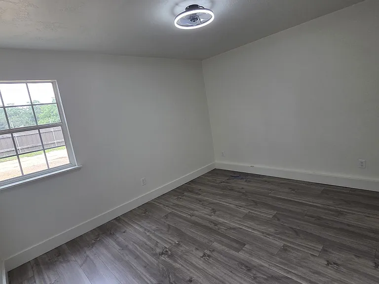 4848 FM 2484 — Photo 14