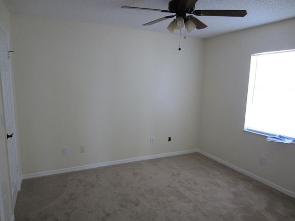 4th image of 472 NW Sherbrooke Ave