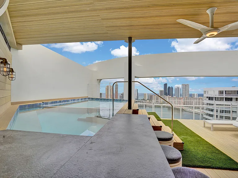 Private terrace:pool, bbq, bath and lounge area