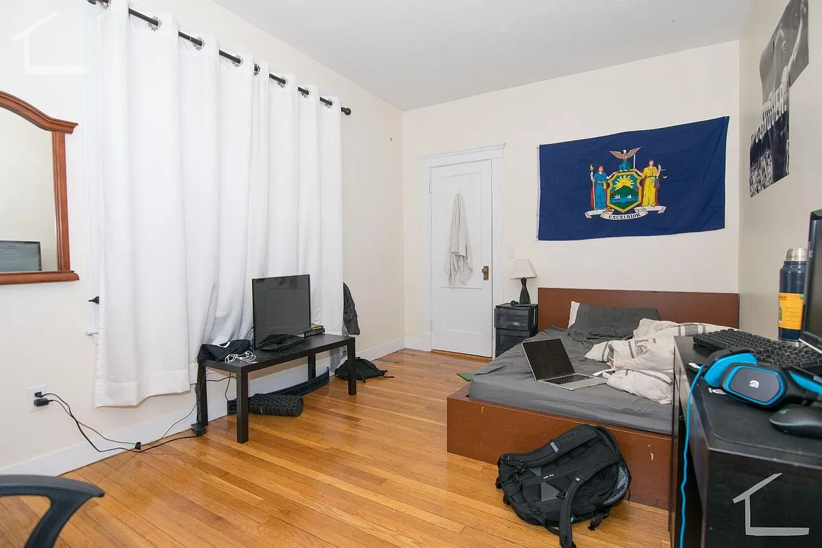 Building Photo - 83 Gibbs St #2