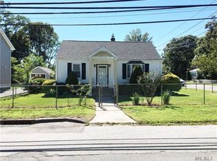 105 Clinton Ave, Huntington, NY 11743
