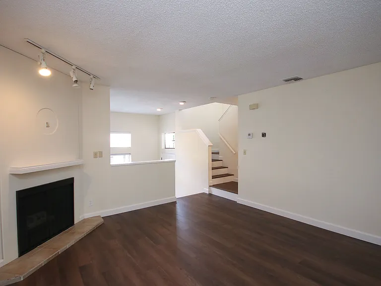 416 N Bushnell Ave #F — Photo 10