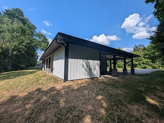 3rd image of 1096 Holcomb Lndg