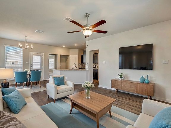 4th image of 3031 Dade Loop