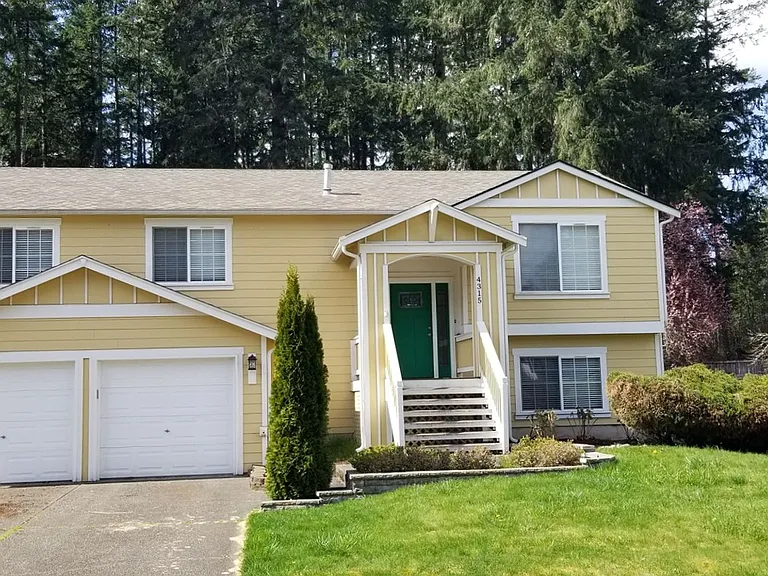 4315 Cedar Ct SE — Photo 1