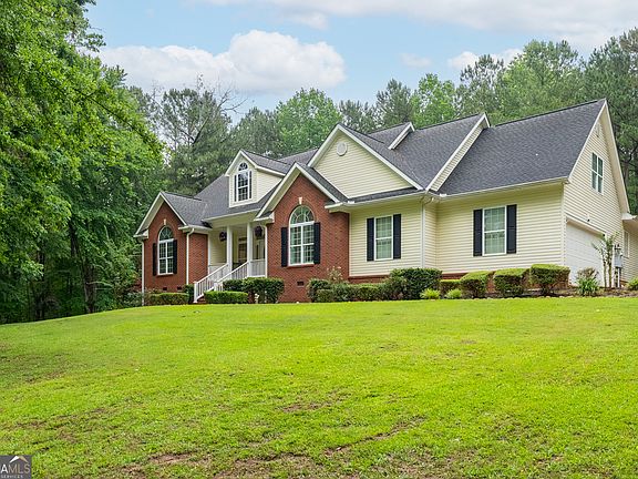2nd image of 140 Honeysuckle Rd NW