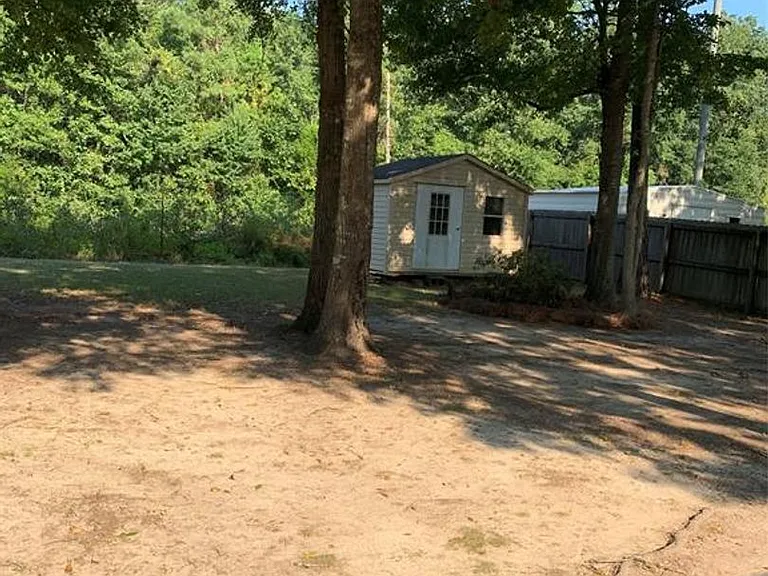 131 Live Oaks Dr — Photo 16