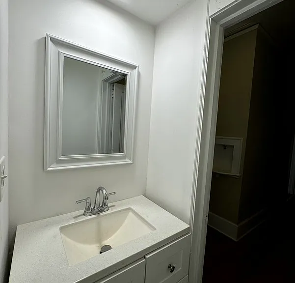 1716 Winona Ave — Photo 10