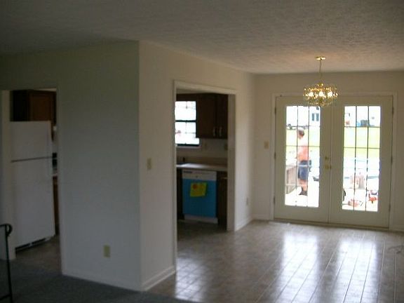 4th image of 734 Winston Dr