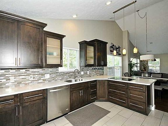 3rd image of 1385 Valdosta Pl