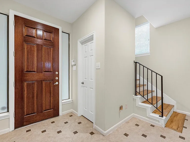 4217 Koehler St — Photo 2