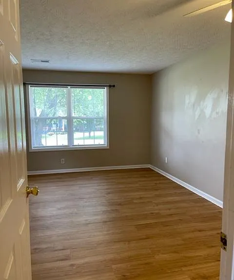 152 Jasper Ct #1 — Photo 3