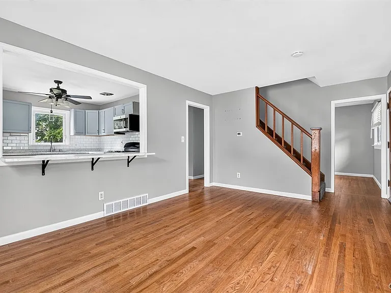 211 Windemere Rd — Photo 5