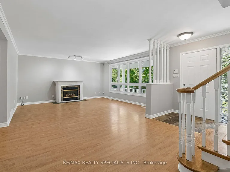 782 Hastings Ave — Photo 8