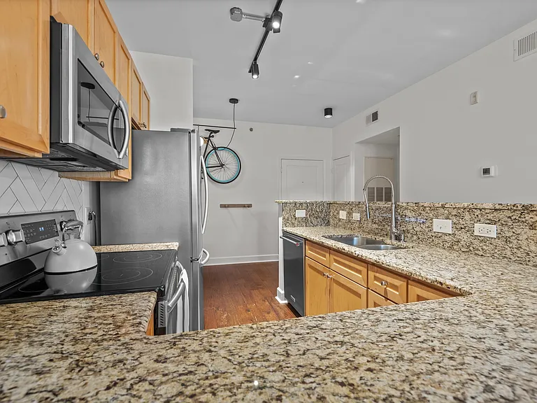 1315 East Blvd #402 — Photo 21