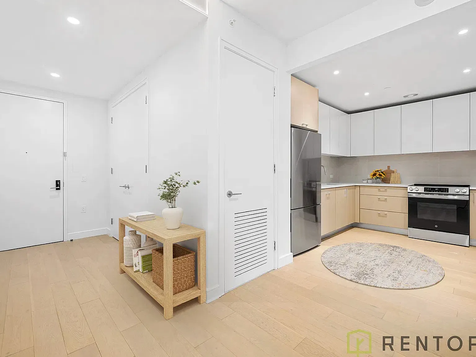 555 W 45th St — Photo 3