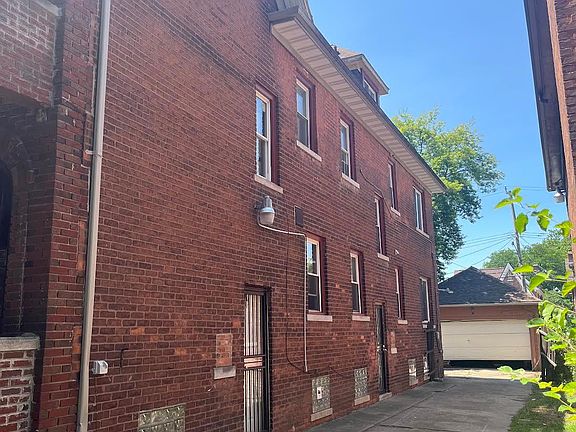 3rd image of 16215 Baylis St