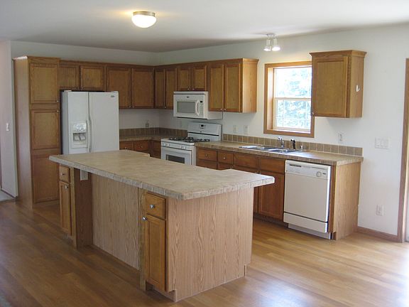 KITCHEN WITH ISLAND