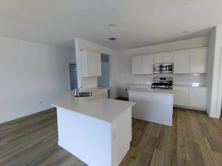 1103 Mahogany Ln — Photo 8