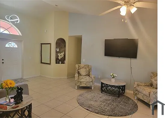 3 bed, $2,400 — Photo 4