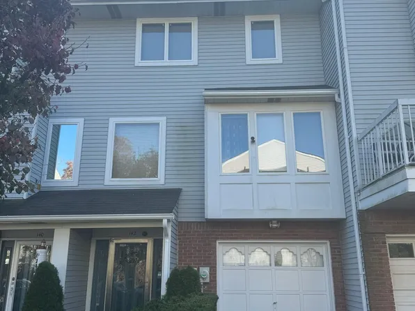 142 Commodore Dr, Staten Island, NY 10309