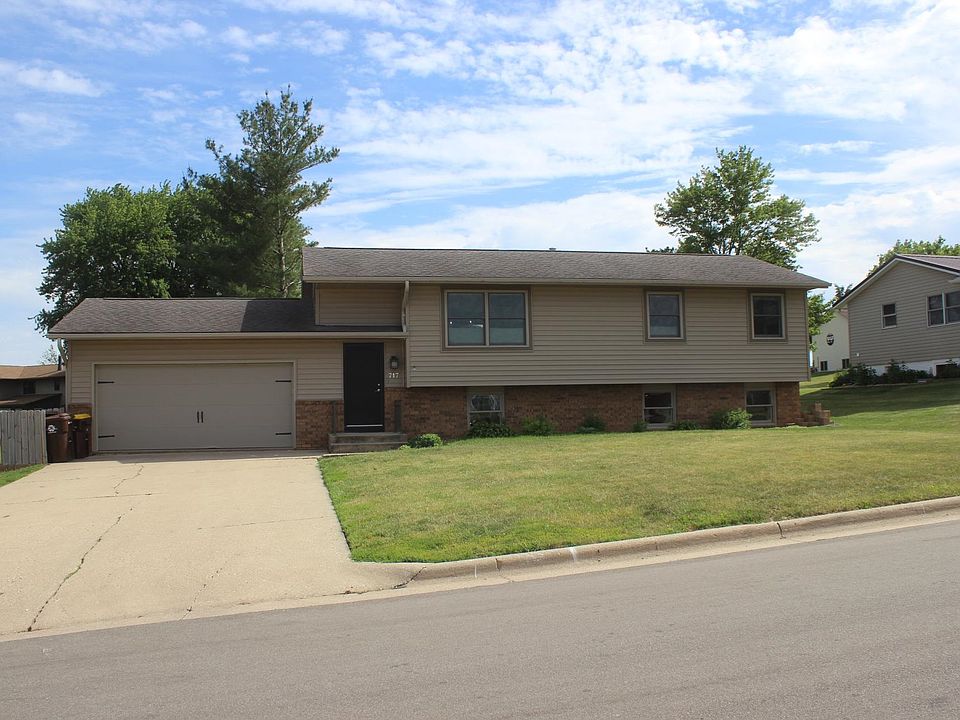 1st image of 717 Country Club Dr