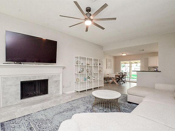 4th image of 3415 Hidden Creek Dr