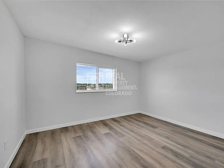 41 University Dr — Photo 7